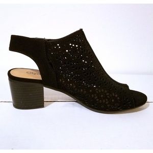 City Classified, black block heel sandal. Size 6.